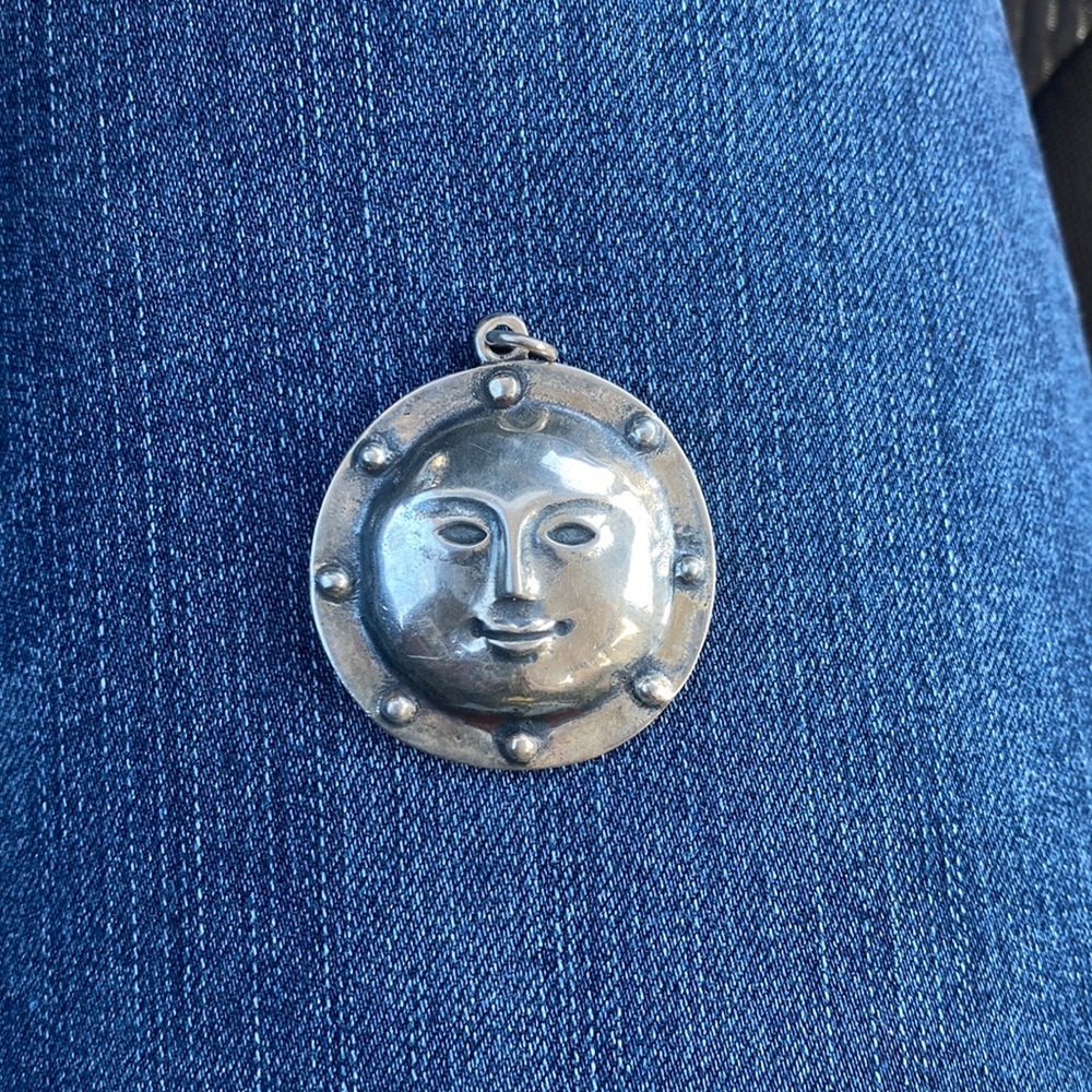 Beautiful JAMES AVERY RETIRED TOOTH FAIRY CHARM!!!
